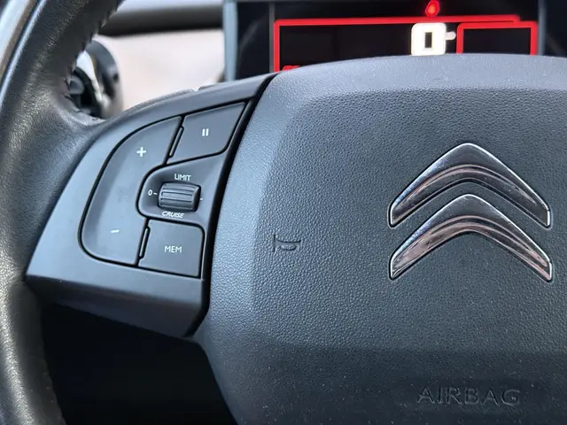 Citroën C4 Cactus 1.2 PureTech Shine 2015 Benzine 17