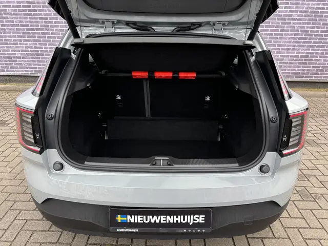 Volvo EX30 Extended Range Plus 2025 Elektrisch 23