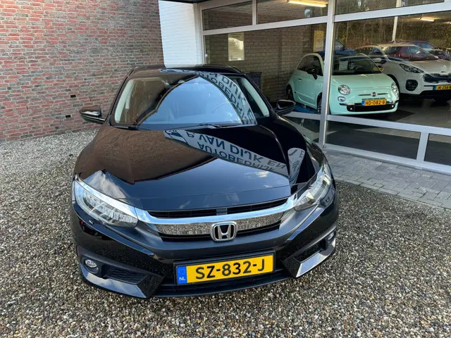 Honda Civic 1.5 i-VTEC Executive 2018 Benzine 4