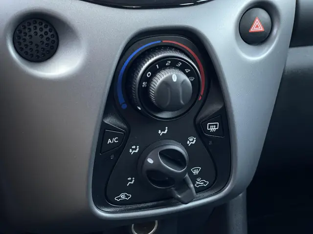 Toyota Aygo 1.0 VVT-i x-play 2019 Benzine 20