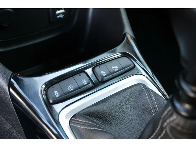 Opel Crossland X 1.2 Turbo 120 Jaar Edition 2019 Benzine 22