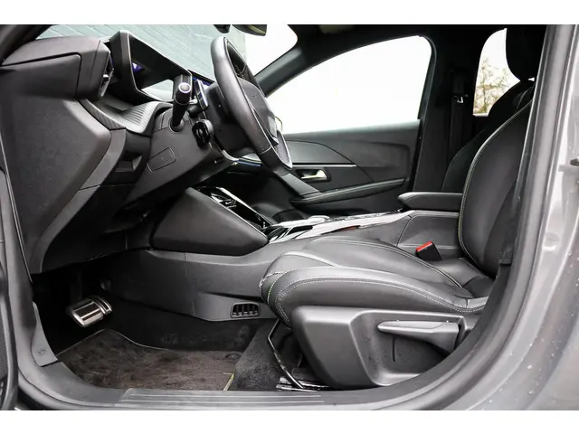 Peugeot 208 Hybrid 136 e-DCS6 GT 2024 Hybride Benzine 9