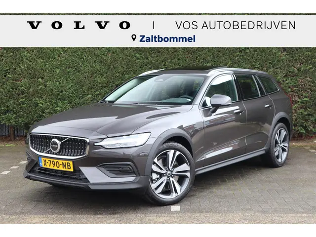 Volvo V60 Cross Country 2.0 B5 AWD Plus 2023 Benzine