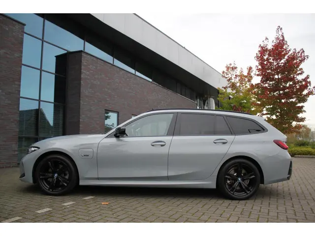 BMW 3 Serie Touring 320e 2023 Hybride Benzine 15