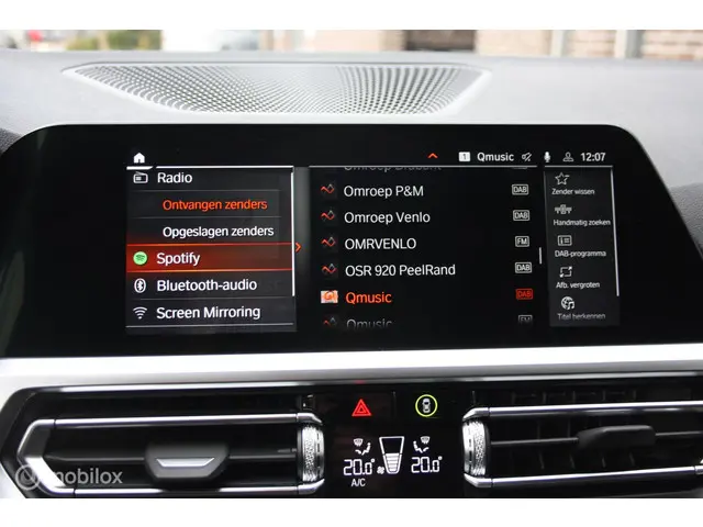 BMW 3 Serie Touring 318i 2.0 Sportstoelen 2021 Benzine 21