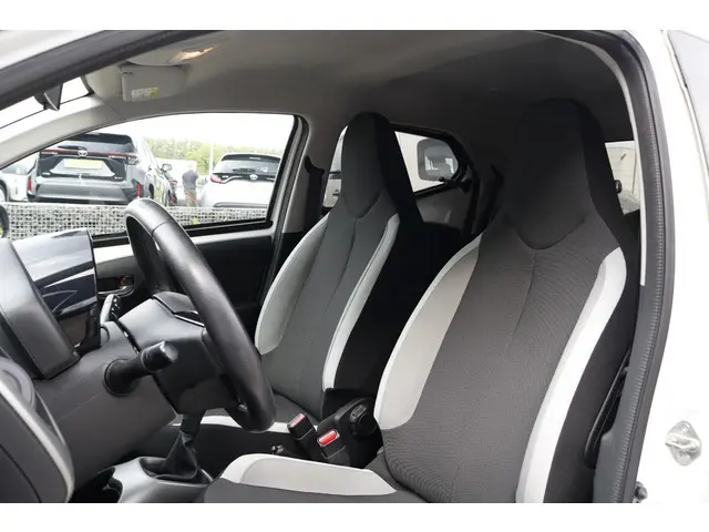 Toyota Aygo 1.0 VVT-i x-sport 2017 Benzine 10