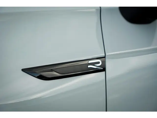 Volkswagen Golf 2.0 TSI R 4Motion 2023 Benzine 21
