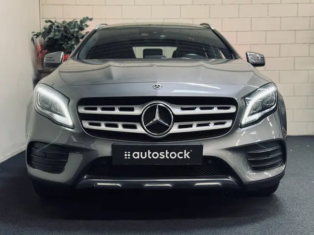 Mercedes-Benz GLA 180 AMG Line 2019 Benzine 8