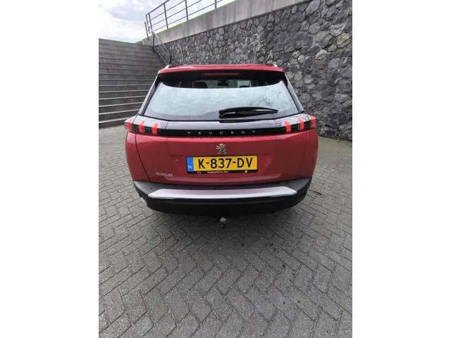 Peugeot 2008 1.2 PureTech Allure 2021 Benzine 4