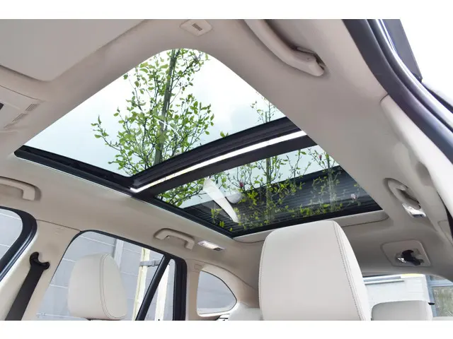 BMW X1 sDrive18i High Executive 2018 Benzine 13