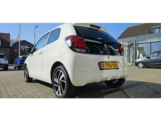 Peugeot 108 1.0 e-VTi Allure 2021 Benzine 12