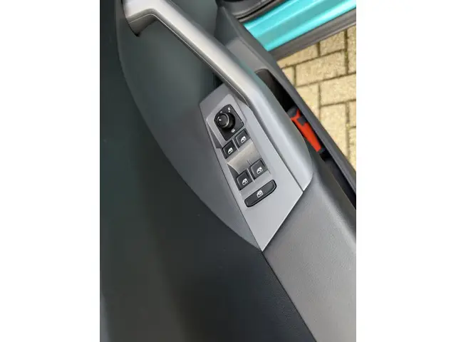 Volkswagen T-Cross 1.0 TSI Life Business 2021 Benzine 12