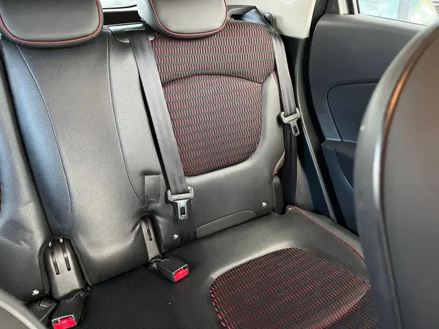 Renault Captur 1.2 TCe Helly Hansen 2015 Benzine 27