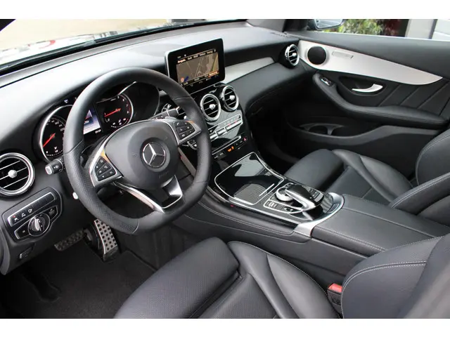 Mercedes-Benz GLC Coupé 250 4M AMG 2019 Benzine 2