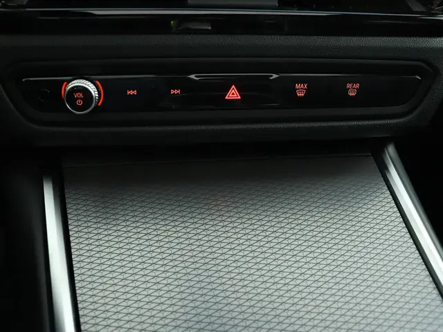 BMW 3 Serie Touring 330e xDrive 2025 Hybride Benzine 58