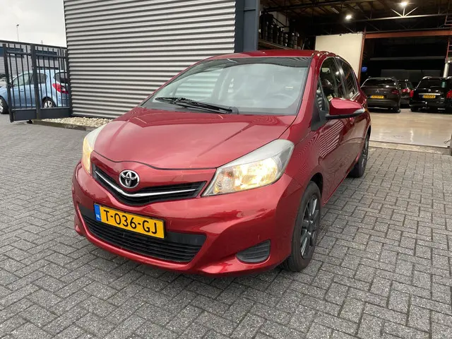 Toyota Yaris 1.3 VVT-i Dynamic|automaat| 2013 Benzine 2