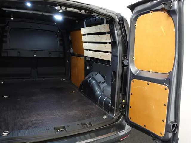 Volkswagen Caddy Cargo Maxi 2.0 TDI Style 2023 Diesel 36