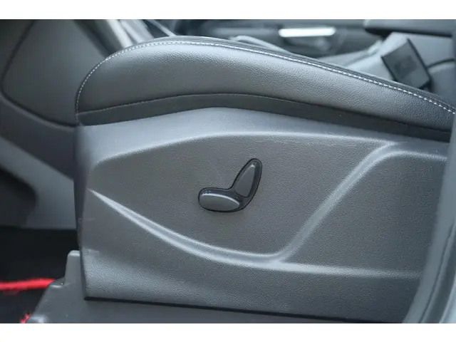 Ford C-MAX 1.5 TITANIUM 2016 Benzine 18