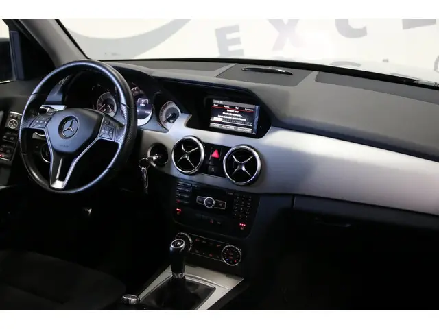 Mercedes-Benz GLK 200/ 57.000km!/ Xenon/ 2015 Benzine 15