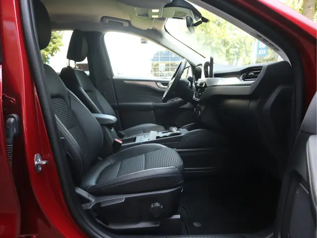Ford Kuga 2.5 PHEV Titanium X 2022 Hybride Benzine 31