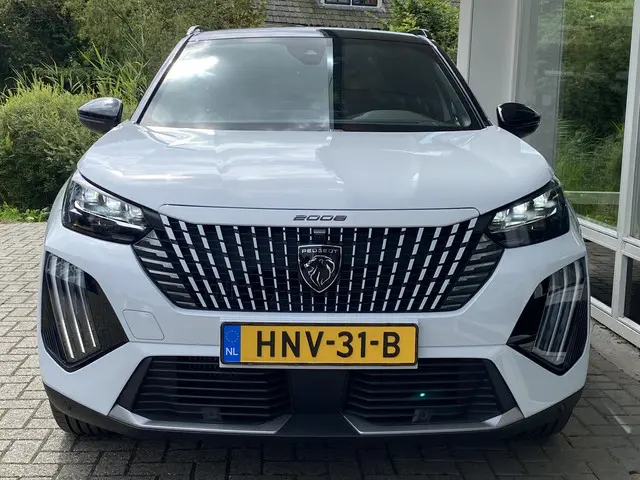 Peugeot 2008 1.2T 130pk Automaat GT 2023 Benzine 7