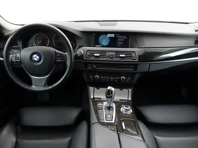 BMW 5 Serie 528i High Executive+ Aut- 2012 Benzine 7