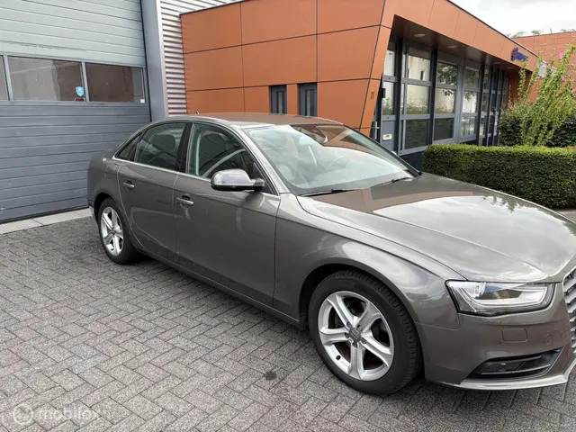 Audi A4 Limousine 1.8 TFSI Business Edition 2013 Benzine 4