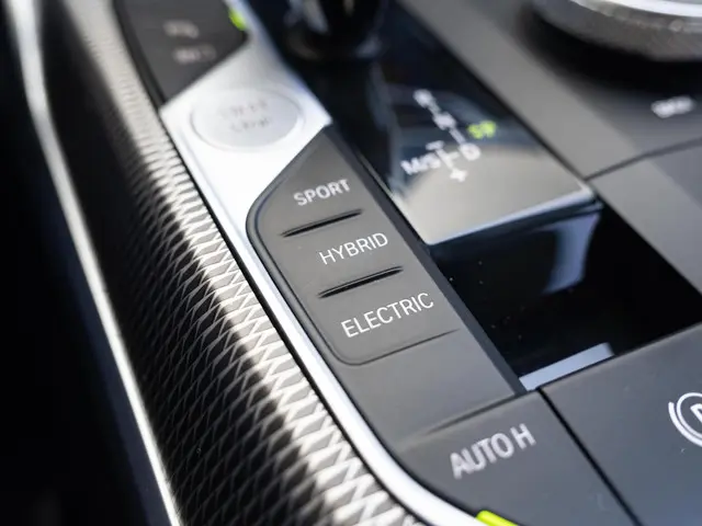 BMW 3 Serie Sedan 330e 2020 Hybride Benzine 24