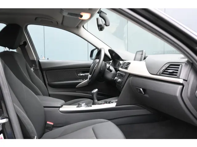 BMW 3 Serie 316i Business 2015 Benzine 29