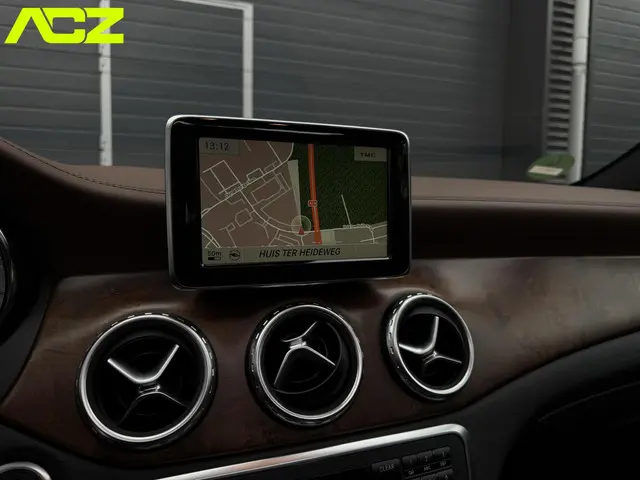 Mercedes-Benz GLA 250 4Matic Edition 1 2014 Benzine 14