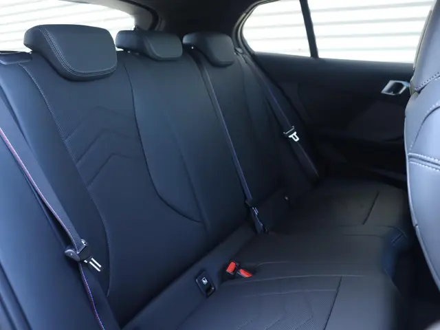 BMW 1 Serie 5-deurs 120 2025 Benzine 11