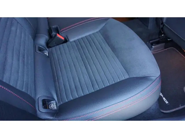 Mercedes-Benz GLA 180 122pk 2x AMG-Line 2019 Benzine 44