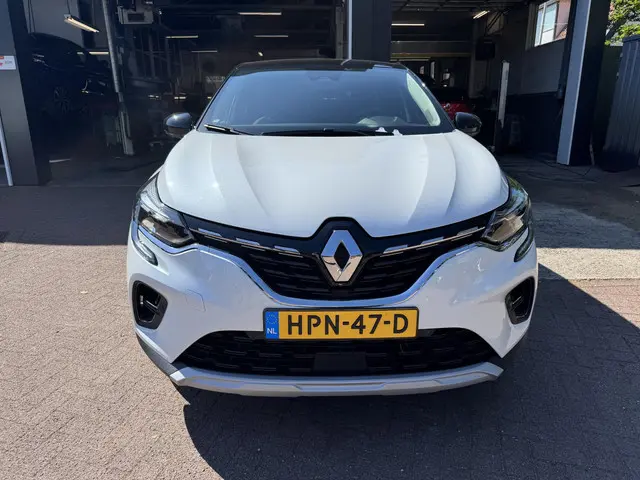 Renault Captur 1.3 TCe 140pk EDC Techno 2024 Benzine 2