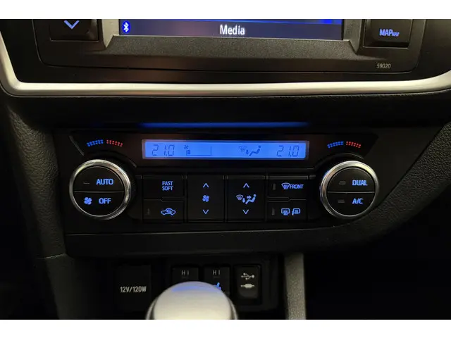 Toyota Auris 1.6 Dynamic 2014 Benzine 22