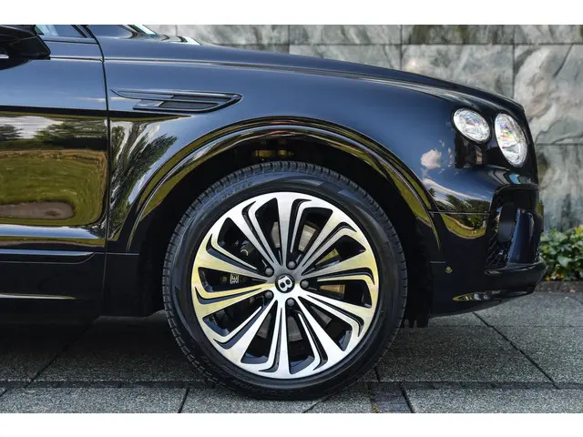 Bentley Bentayga 4.0 V8 First Edition 2021 Benzine 8