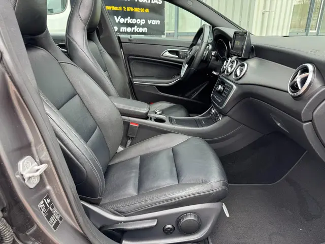 Mercedes-Benz CLA 200 Prestige PANO AUT!! 2013 Benzine 8