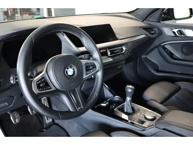 BMW 1 Serie 118i Business Edition 2021 Benzine 21