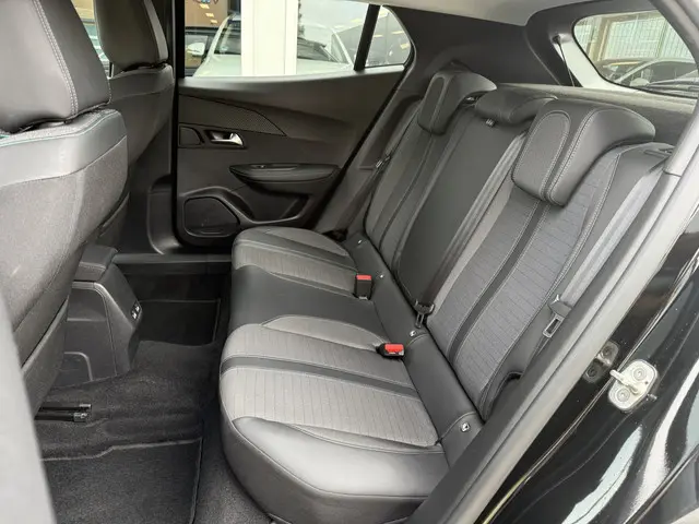 Peugeot 2008 1.2 PureTech Allure Pack 2022 Benzine 31