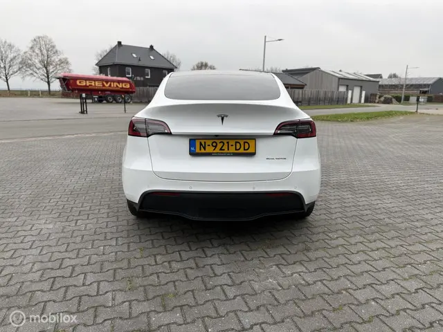 Tesla Model Y Long Range AWD 75 kWh 2021 Elektrisch 5