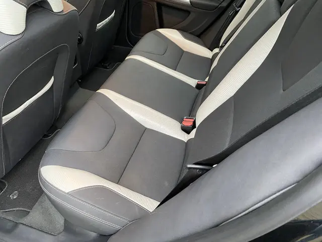 Volvo V60 1.6 T3 R-Design 2013 Benzine 27