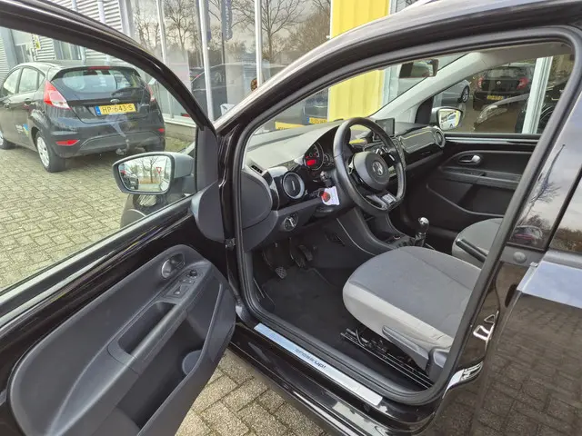 Volkswagen up! 1.0 cross up! BlueMotion 2013 Benzine 4