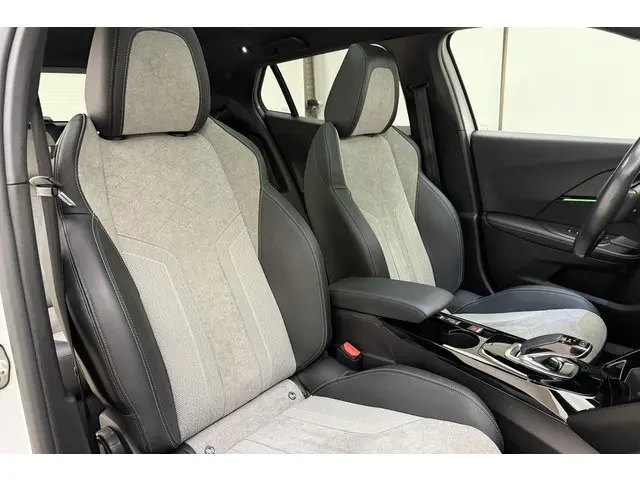 Peugeot e-2008 EV GT 50 kWh 2020 Elektrisch 14