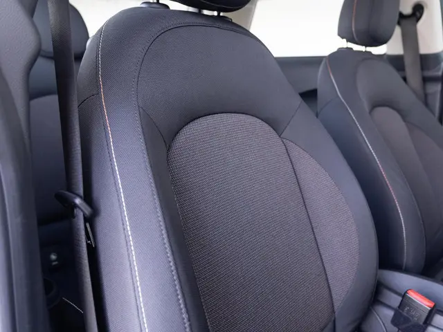 MINI 3-Deurs Cooper 2021 Benzine 12