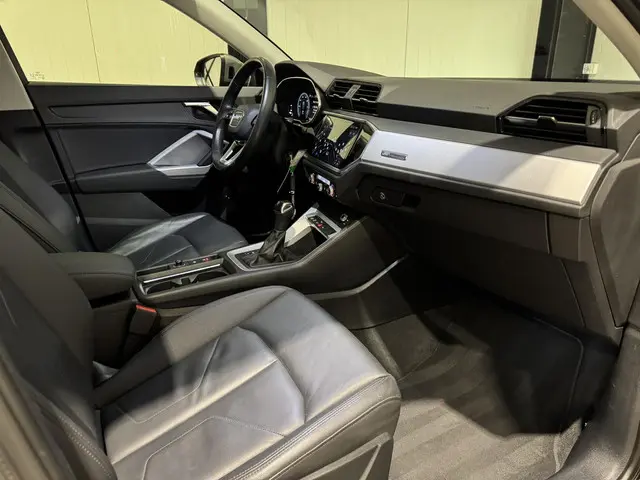 Audi Q3 45 TFSI e Business Edition 2021 Hybride Benzine 8