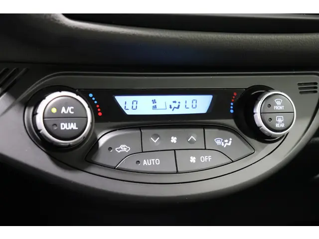 Toyota Yaris 1.5 Hybrid Dynamic, 2020 Hybride Benzine 31