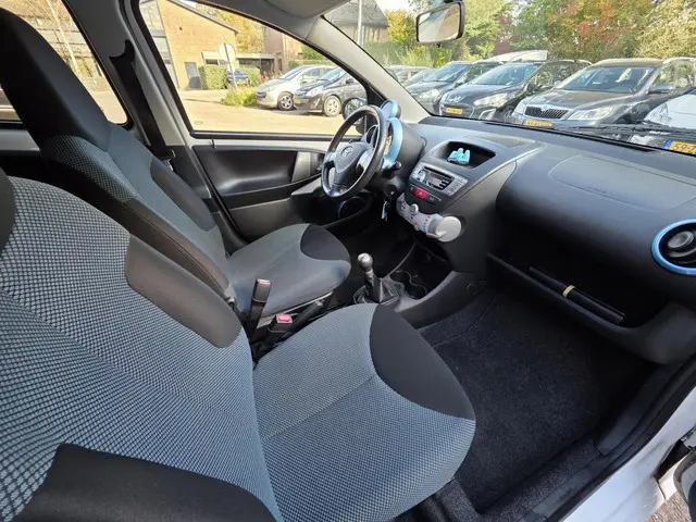 Toyota Aygo 1.0 VVT-i Dynamic Blue 2014 Benzine 11