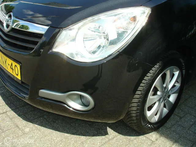 Opel Agila 1.2 Edition Style pakket,Airco 2013 Benzine 3