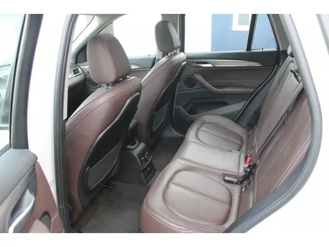 BMW X1 sDrive20i 260pk High Executive Pano 2017 Benzine 11