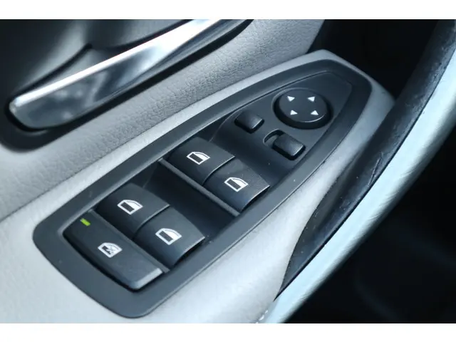 BMW 3 Serie 335i High Executive 2012 Benzine 32