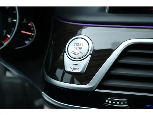 BMW 7 Serie 740i High Executive 2017 Benzine 36